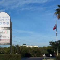 Dunedin RV Resort in Dunedin Florida Sign